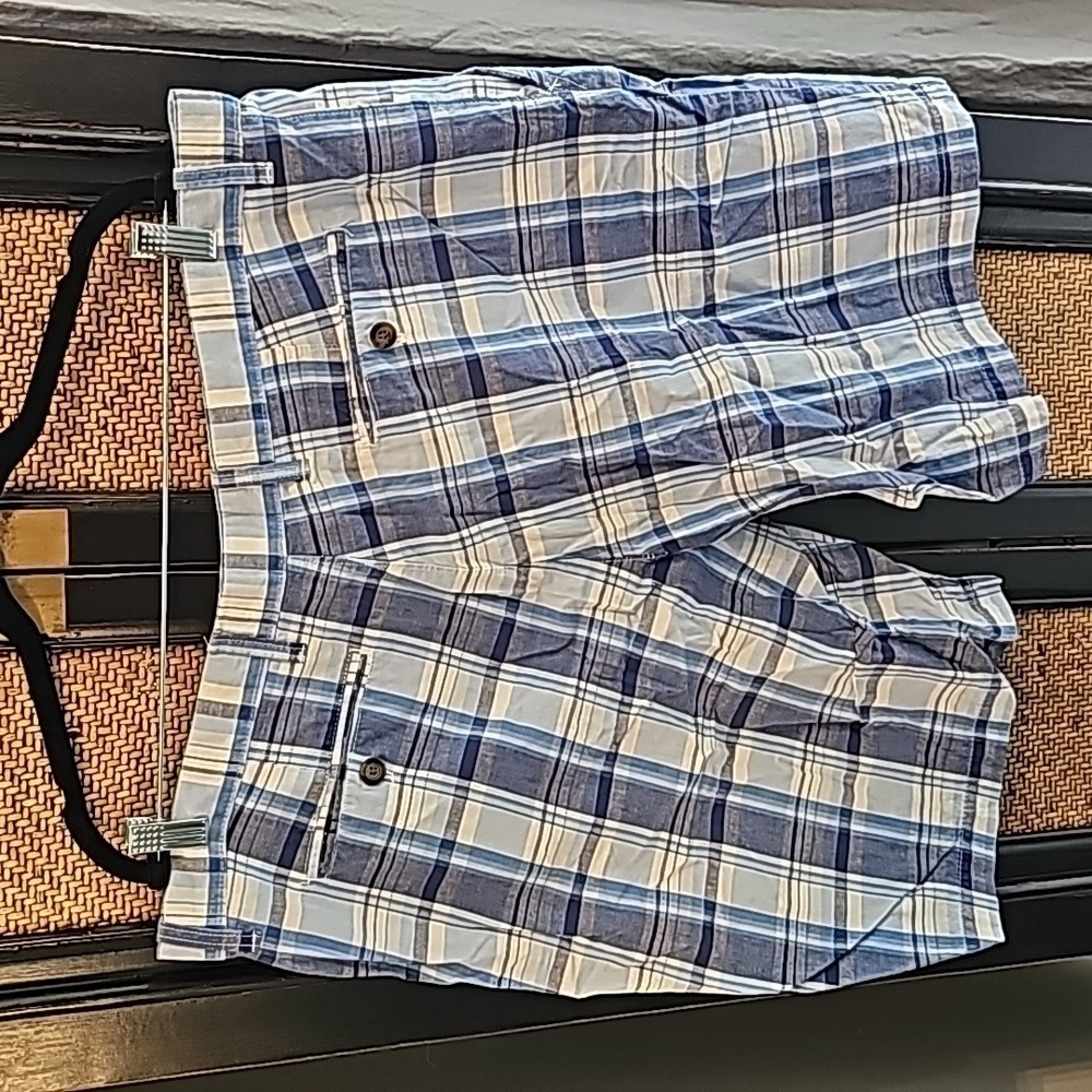 2 Pairs of Plaid Shorts - Picture 4 of 7
